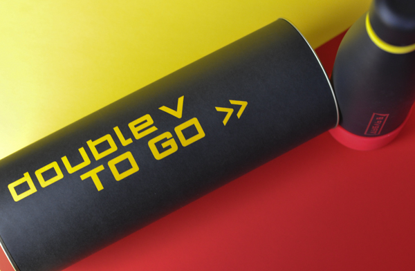 Тубусы Double V To Go: динамичные решения с бумагой и фольгой